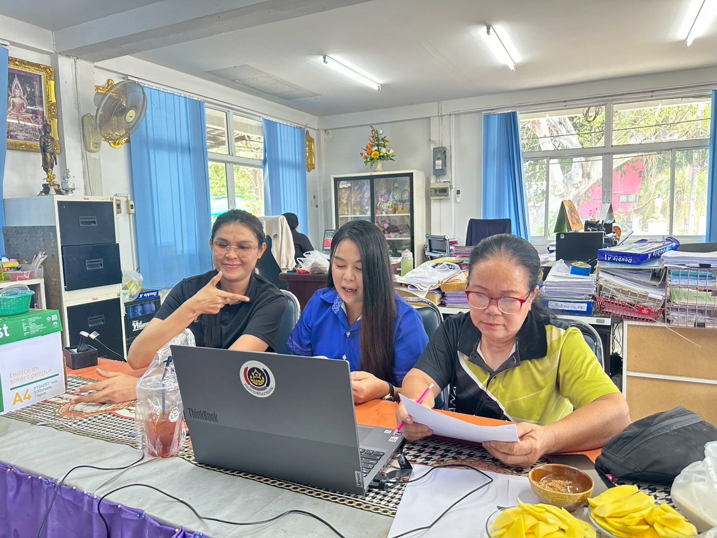 พช.ทรายทองวัฒนา ร่วมนำเสนอโครงการสนับสนุนกิจกรรมตามแผนการขับเคลื่อนการขจัดความยากจน