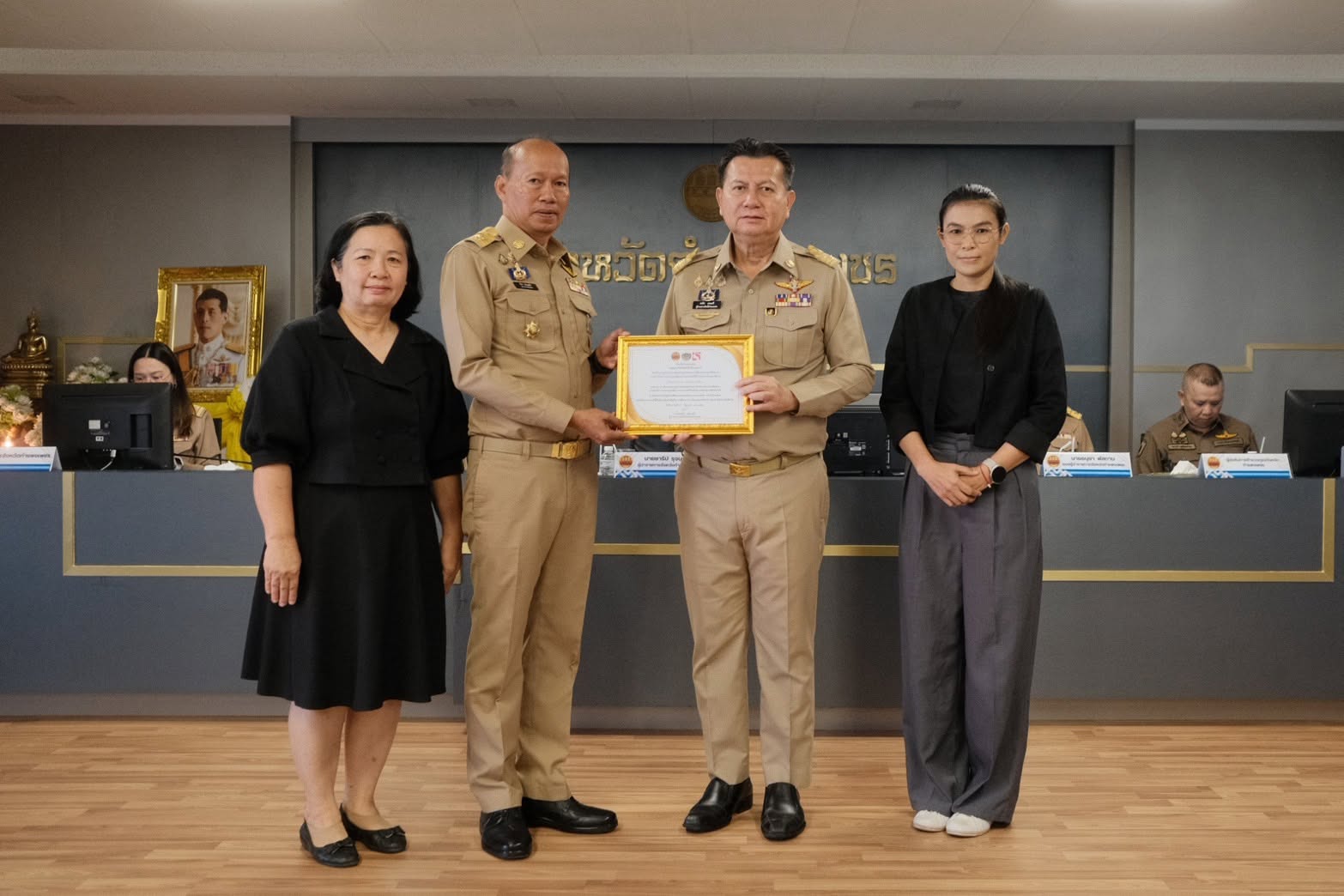 พช.ทรายทองวัฒนา ร่วมรับมอบเกียรติบัตร การคัดเลือกคนกองทุนพัฒนาบทบาทสตรีดีเด่นระดับจังหวัด ตามโครงการเชิดชูเกียรติคนกองทุนพัฒนาบทบาทสตรี ประจำปี 2569