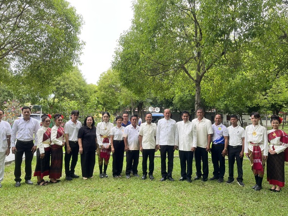 พช.ทรายทองวัฒนา ร่วมสืบสานประเพณีทอดเทียนโฮม วัดบึงสำราญน้อย