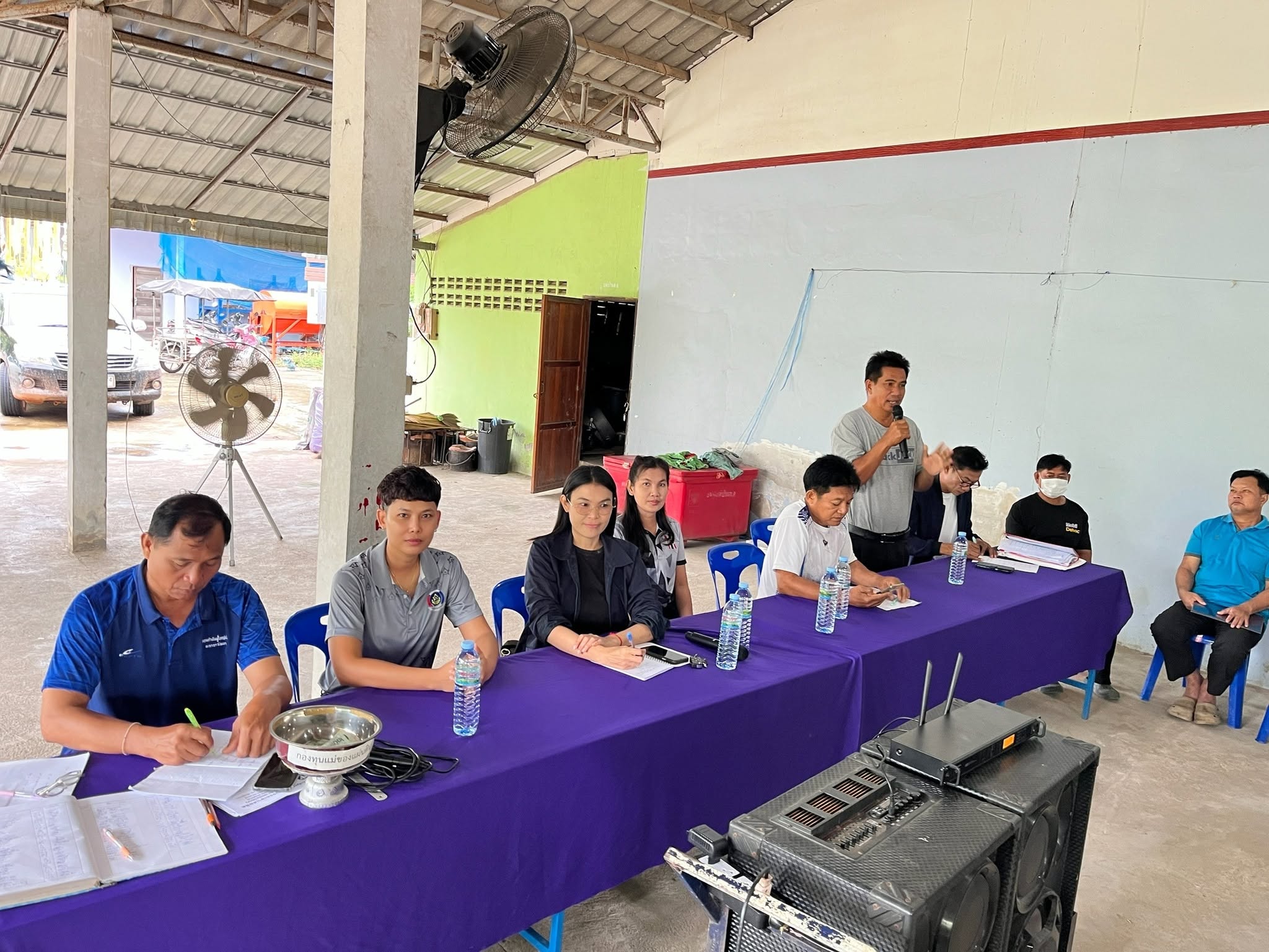 พช.ทรายทองวัฒนา ร่วมประชุมประจำเดือนบ้านบึงสำราญน้อย แจ้งข่าวสารข้อราชการ พร้อมคัดเลือกคณะกรรมการกองทุนหมู่บ้านชุดใหม่