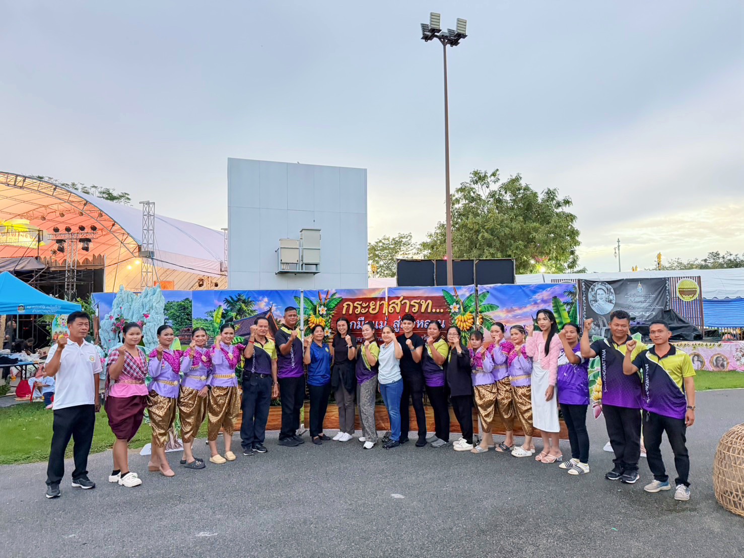 พช.ทรายทองวัฒนา ร่วมชมและให้กำลังใจทีมตัวแทนอำเภอ ในการประกวดกวนกระยาสารท ประเภทลีลา งานประเพณีสารทไทย-กล้วยไข่ และของดีเมืองกำแพง ประจำปี 2569