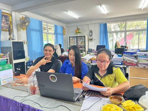 พช.ทรายทองวัฒนา ร่วมนำเสนอโครงการสนับสนุนกิจกรรมตามแผนการขับเคลื่อนการขจัดความยากจน